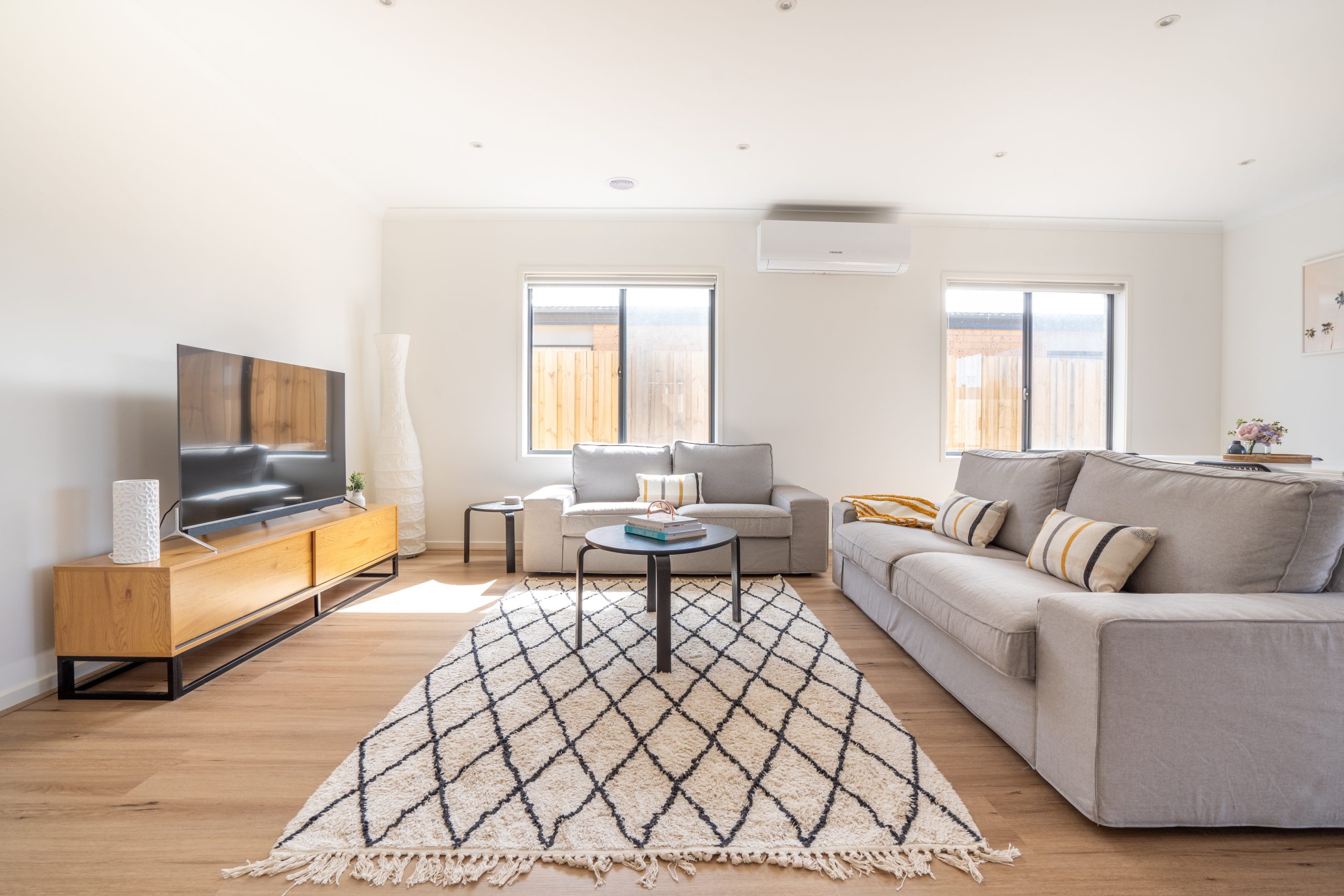 LOUNGE ROOM (14)