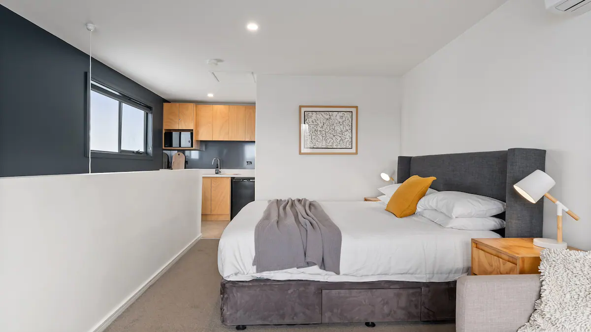 Sunnyside Stocks—Contemporary Studio Cool Sunnyside Stocks—Contemporary Studio Cool